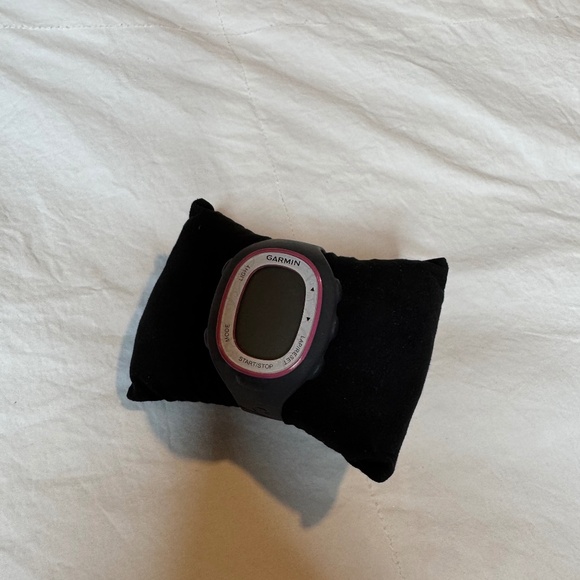 Garmin watch FR70W - Picture 1 of 4